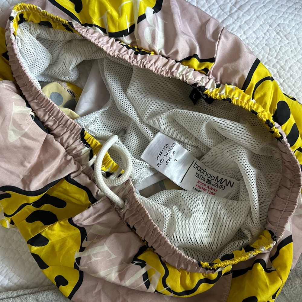 Boohooman • Smiley Face Patterned Swim Trunks - Picture 4 of 5